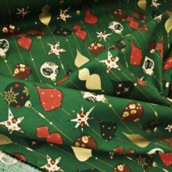 🎄 Svečani poplin - zelena čarobnost z zlatimi okraski