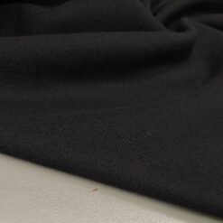 Črna volnena tkanina za plašče - gosta in topla