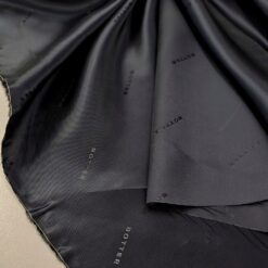 Temno modra podloga BOTTER - vtkan napis za suknjiče, plašče in obleke