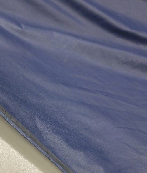 Temno indigo moder skaj