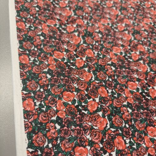 Lycra z bordo vrtnicami - eleganten cvetlični potisk