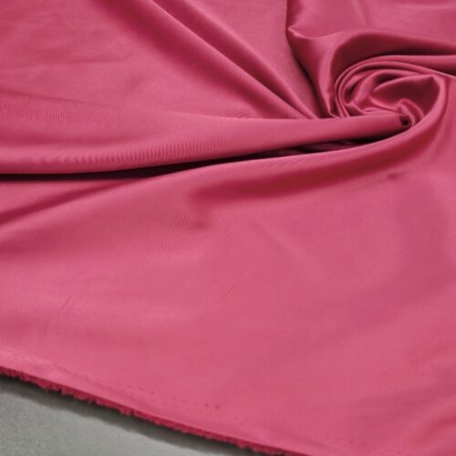 Eleganten pink saten z nežnim leskom
