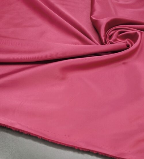 Eleganten pink saten z nežnim leskom