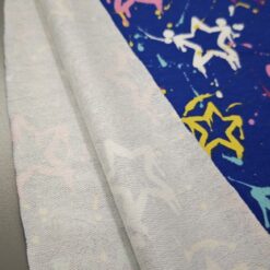 Otroška prevešanka - modra s pisanimi zvezdami, mehka in elastična