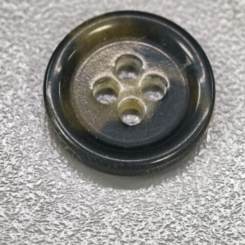 Gumb olivno zelen v velikosti 18 mm in 15 mm