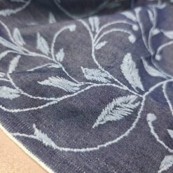 Temno moder lahek srajčni jeans z nežnim listnim vzorcem