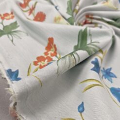 Belo modrikast elastičen jeans s cvetličnim potiskom