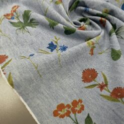 Svetlo moder jeans - cvetlični potisk